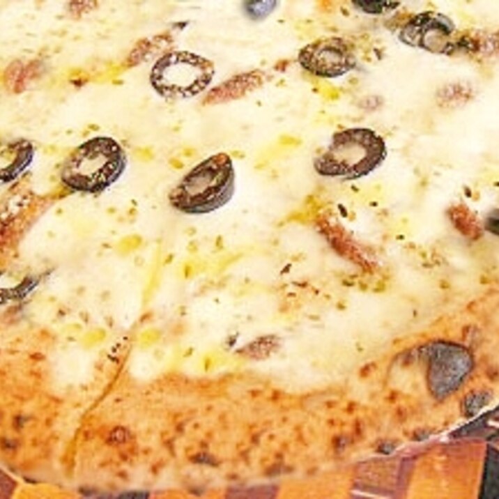 市販のピザ生地で作る簡単オリーブとアンチョビのピザ